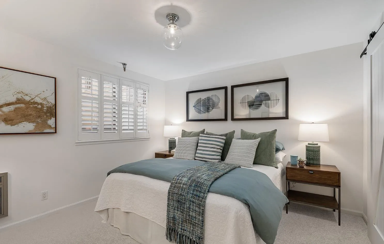 3044 Franklin St #102 - Photo 6 of 28