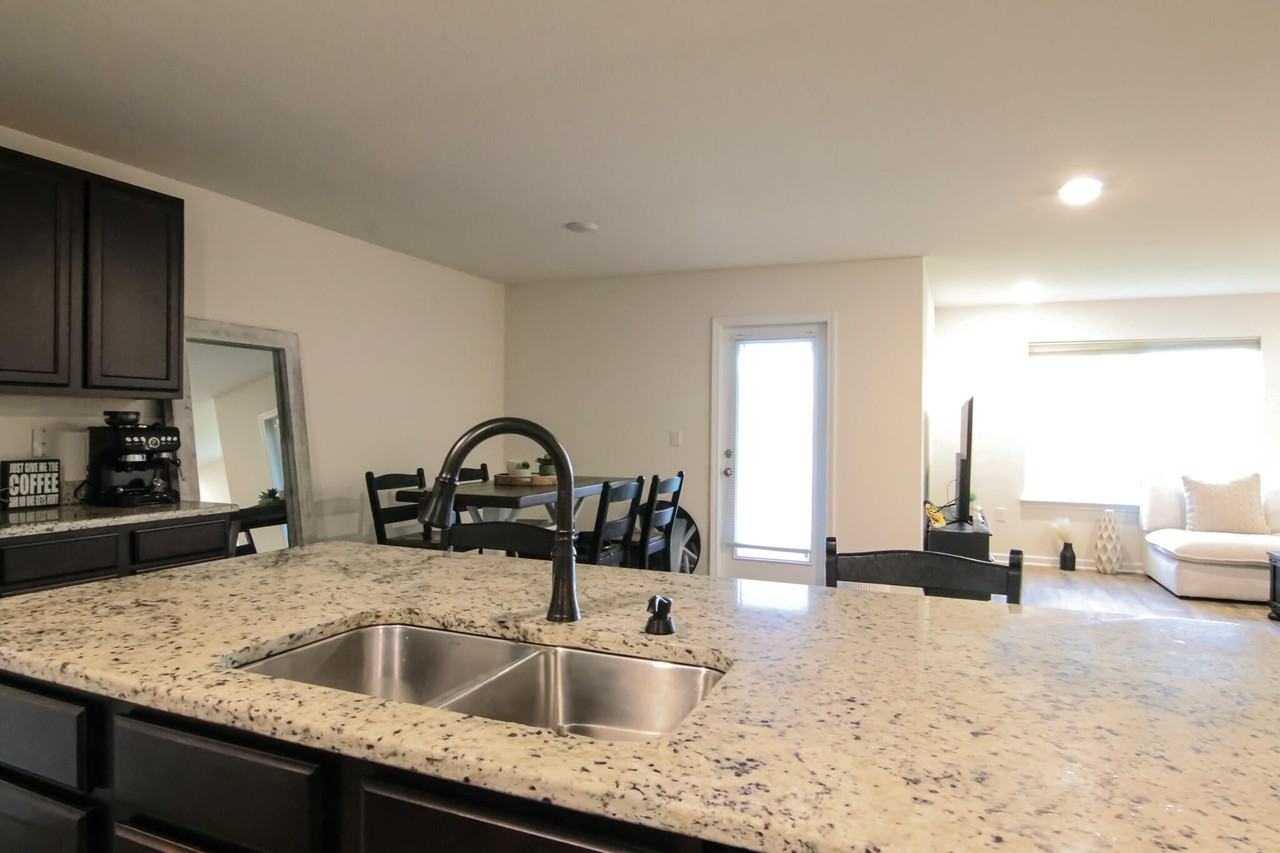 808 Moorhen Way - Photo 5 of 29