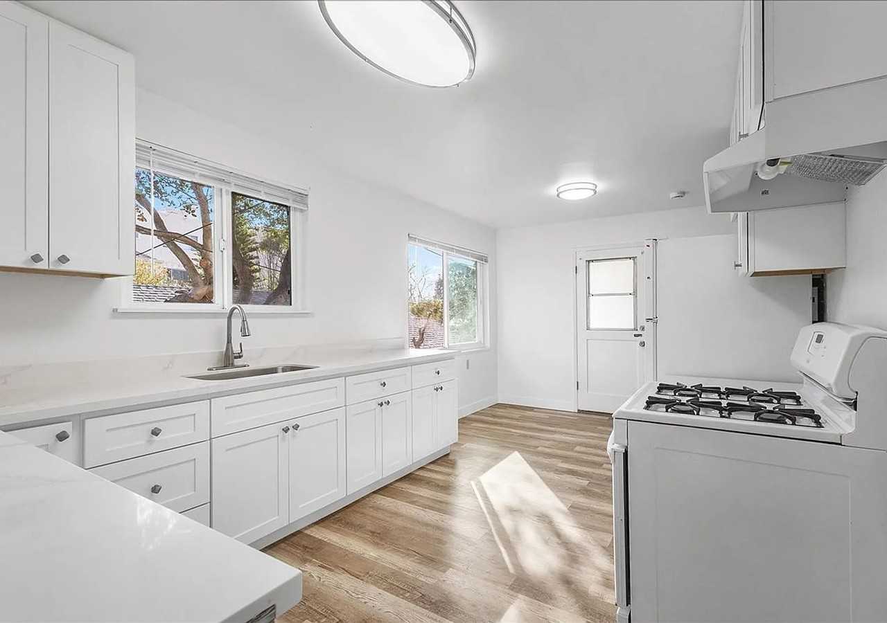 610 Santa Clara Ave - Photo 6 of 11