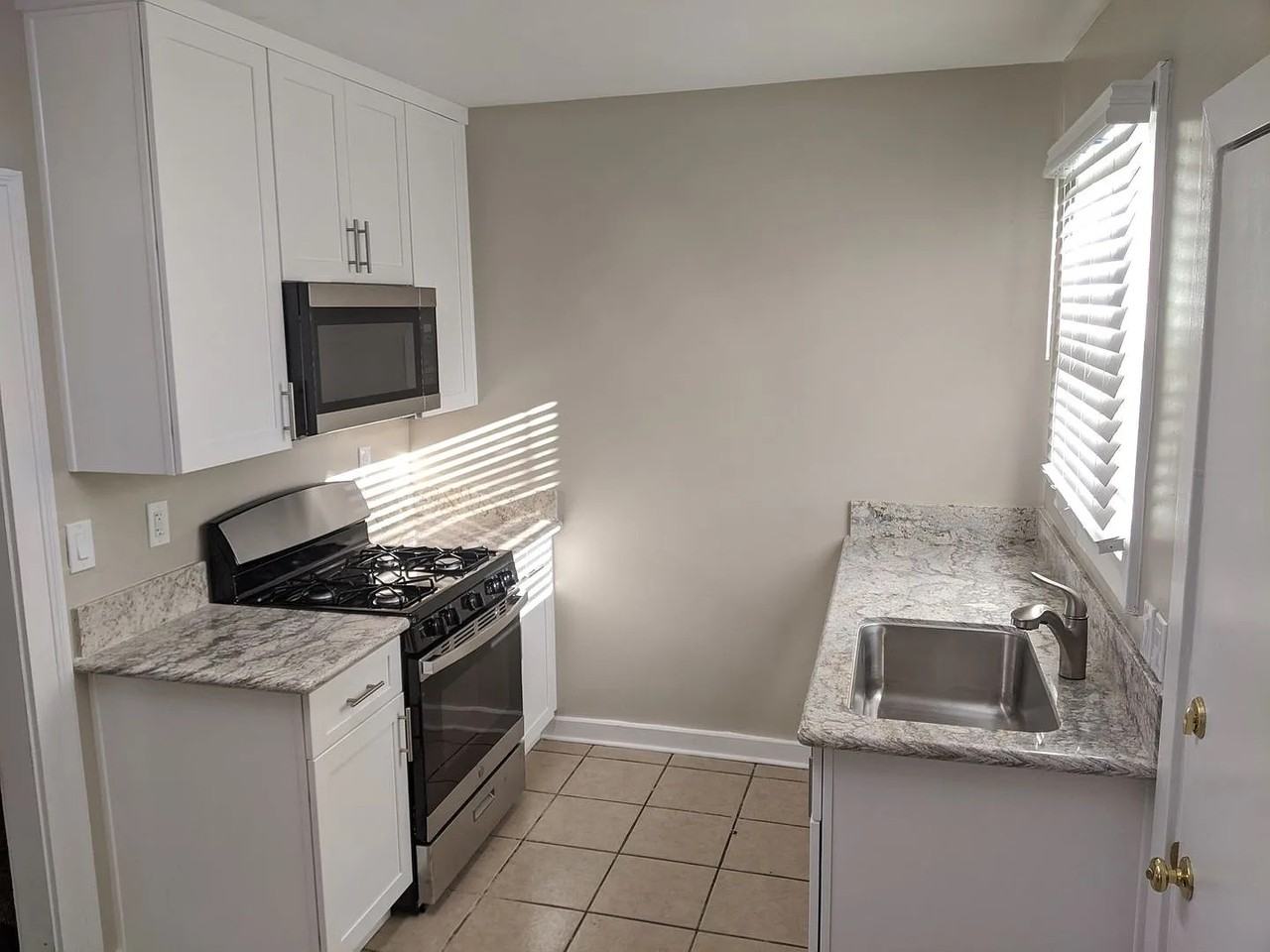 432 W 7th Ave - Photo 2 of 11