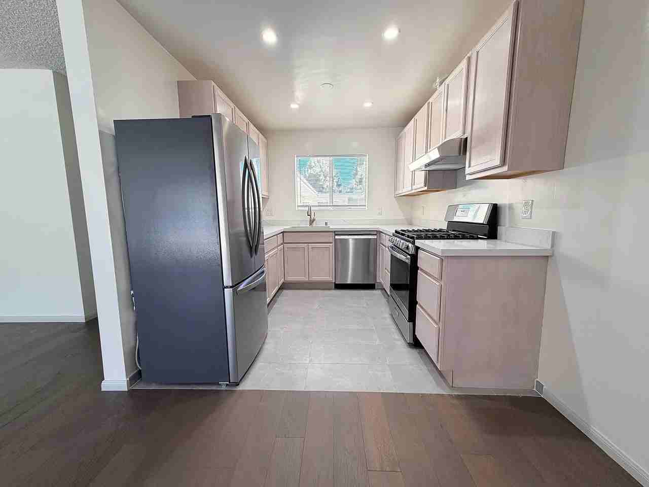 1412 S Citrus Ave #13 - Photo 2 of 11