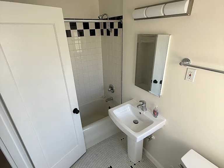 2624 8th Ave - Photo 6 of 9