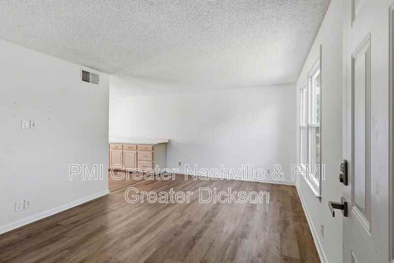 704 Mcpherson Dr - Photo 3 of 29
