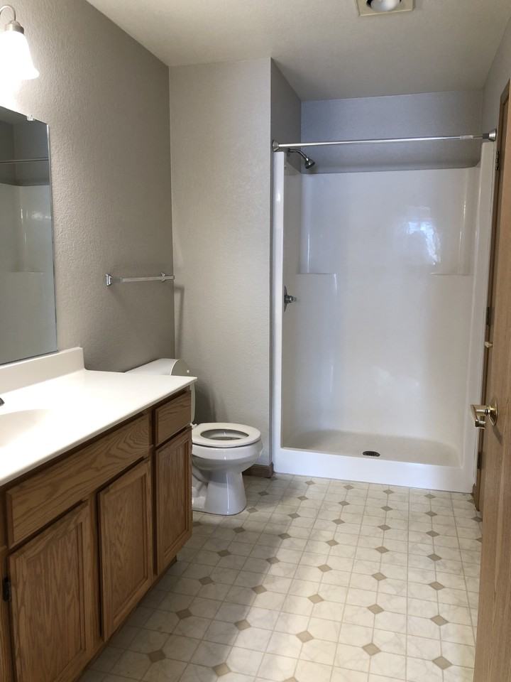 1047 Primrose Ln - Photo 3 of 15