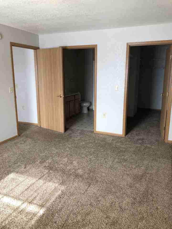 1047 Primrose Ln - Photo 5 of 15