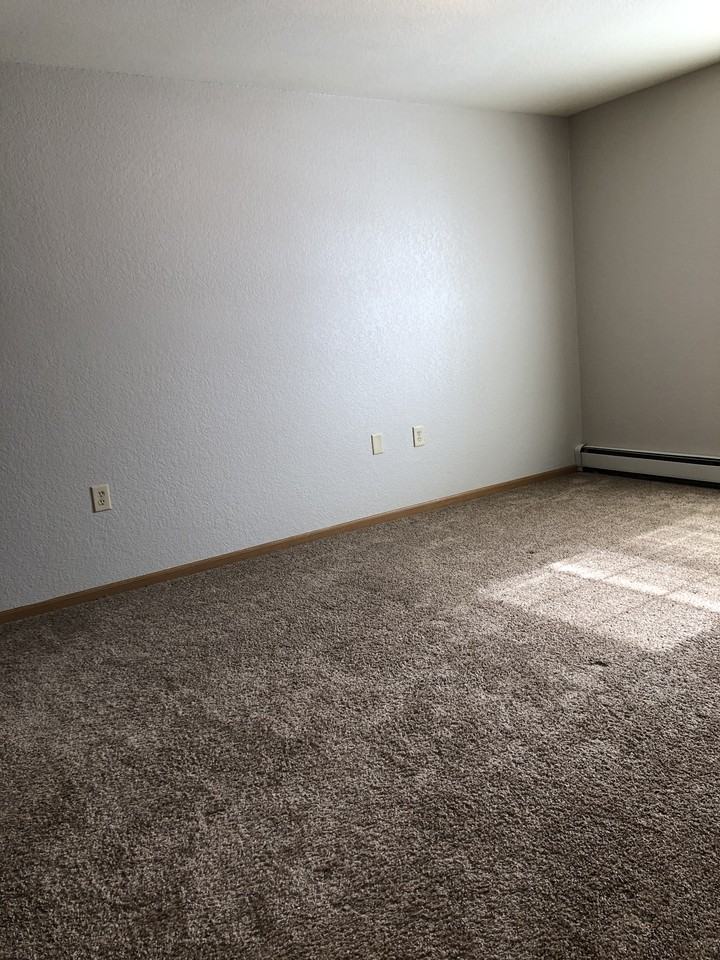 1047 Primrose Ln - Photo 6 of 15