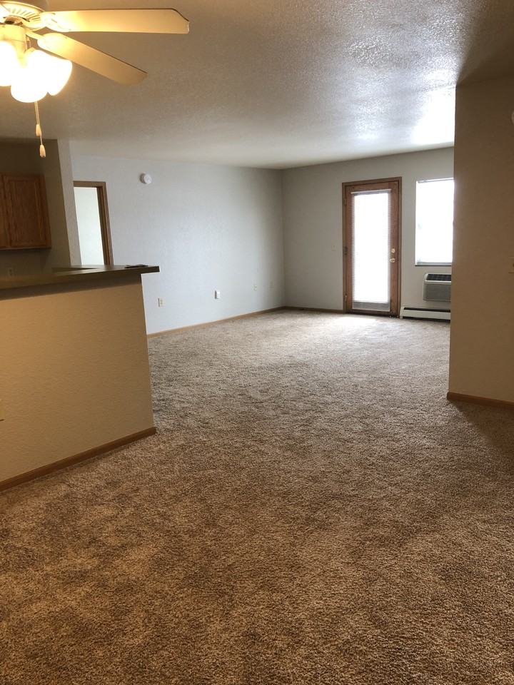 1047 Primrose Ln - Photo 7 of 15