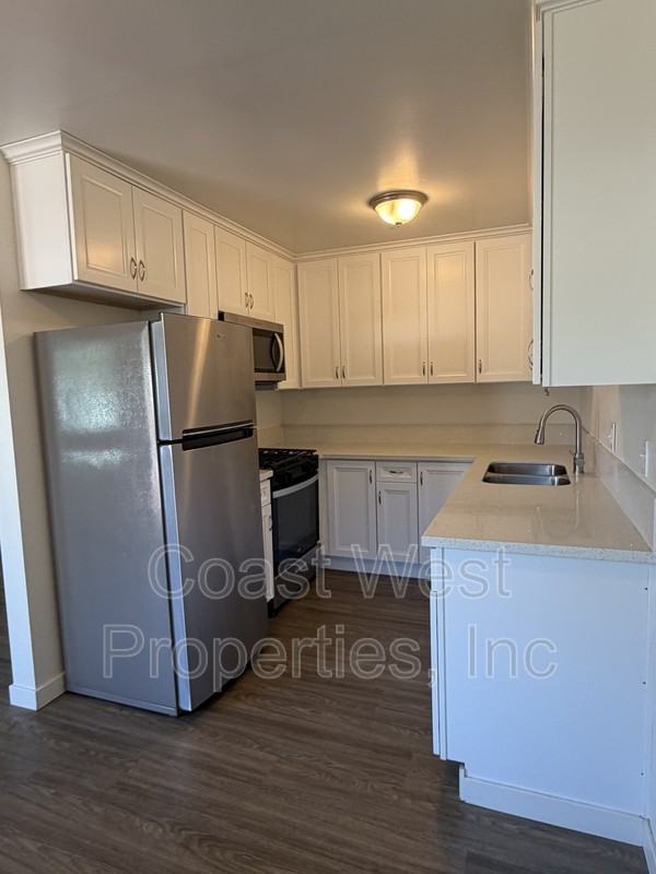 1616 1/2 Reed Ave - Photo 2 of 9