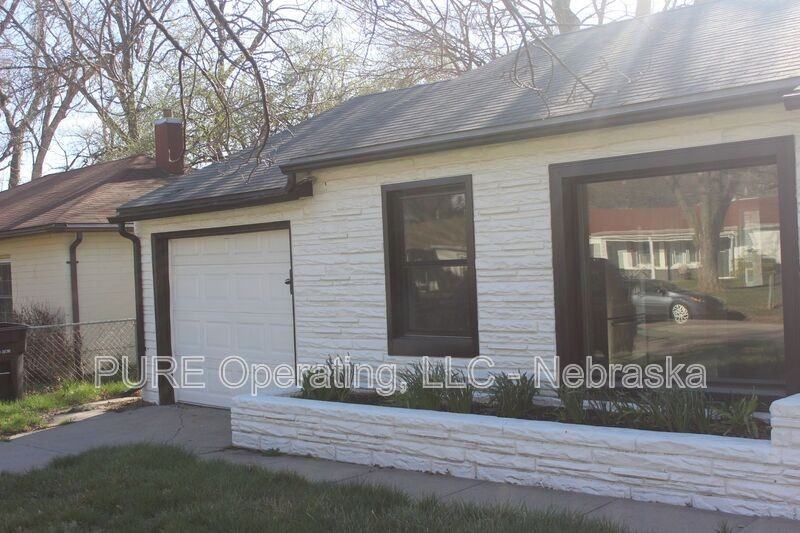670 S 69th St - Photo 3 of 34