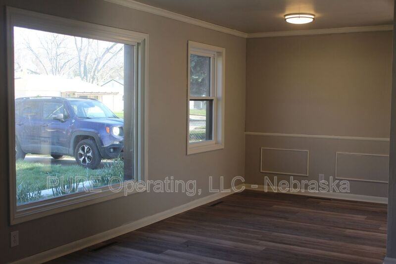 670 S 69th St - Photo 6 of 34