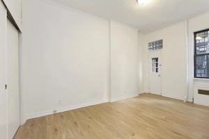 featured image of 125 Riverside Dr