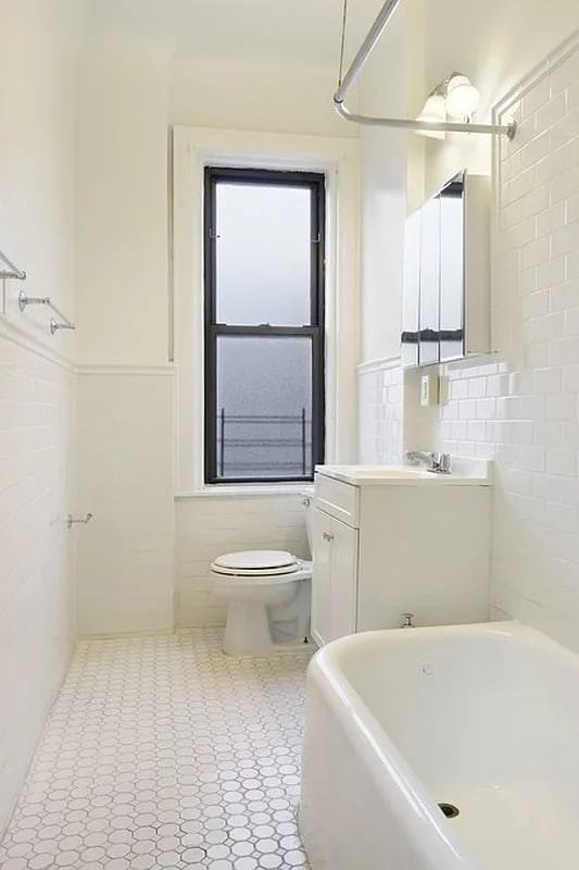 125 Riverside Dr - Photo 3 of 10