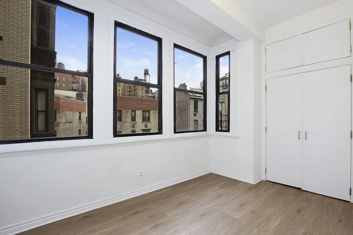 125 Riverside Dr - Photo 4 of 10