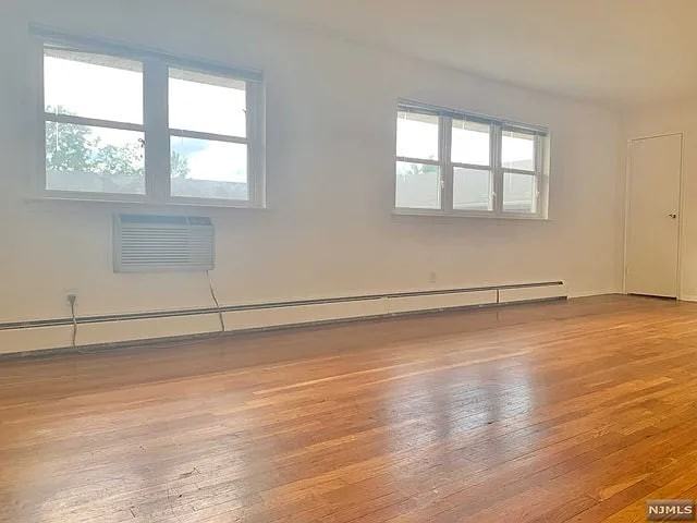 139 W Englewood Ave - Photo 2 of 8