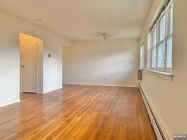 139 W Englewood Ave - Photo 4 of 8