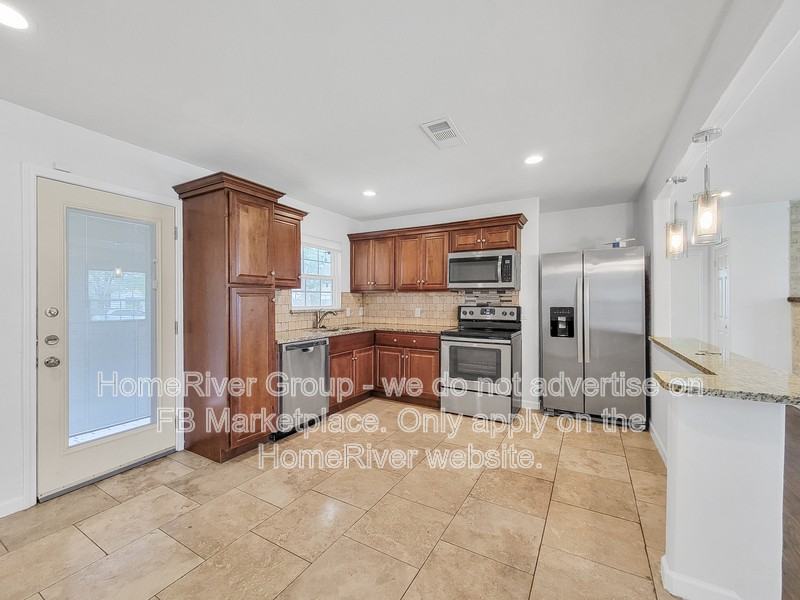 11802 Flamingo Ln - Photo 4 of 20