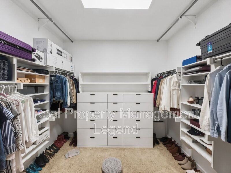 15850 Quorum Dr - Photo 4 of 22