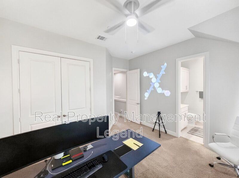 15850 Quorum Dr - Photo 5 of 22