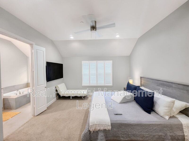 15850 Quorum Dr - Photo 7 of 22