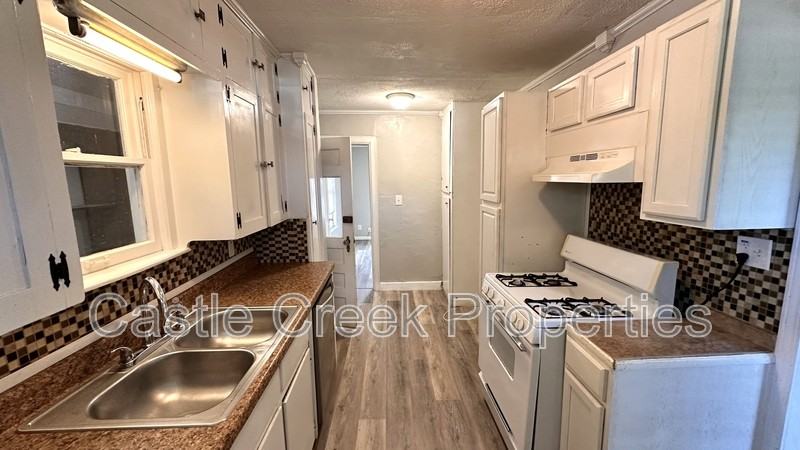 714 W Hurd St - Photo 5 of 10