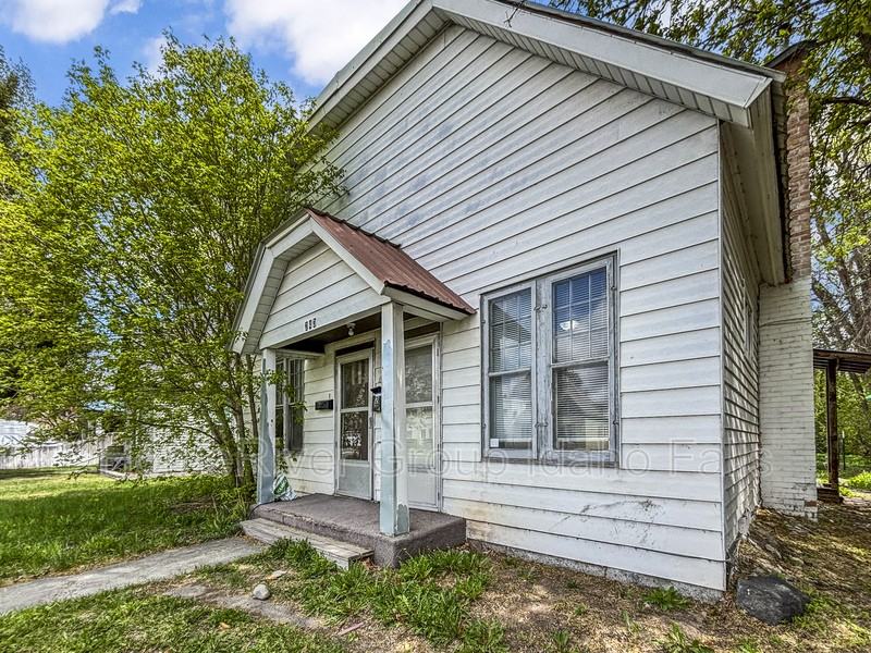 243 S Water Ave #2 - Photo 2 of 20