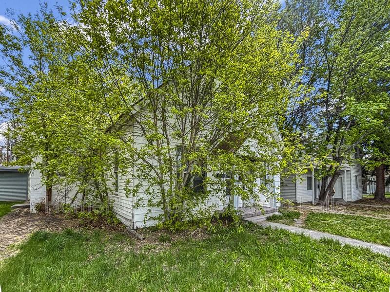 243 S Water Ave #2 - Photo 3 of 20