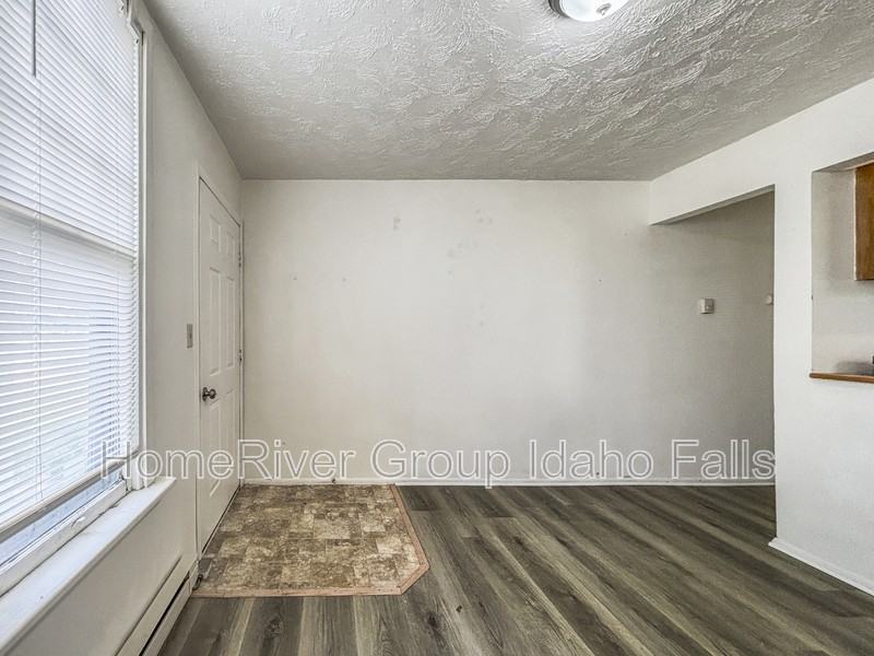 243 S Water Ave #2 - Photo 4 of 20