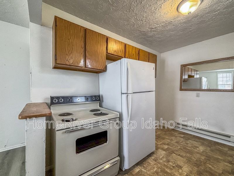 243 S Water Ave #2 - Photo 7 of 20