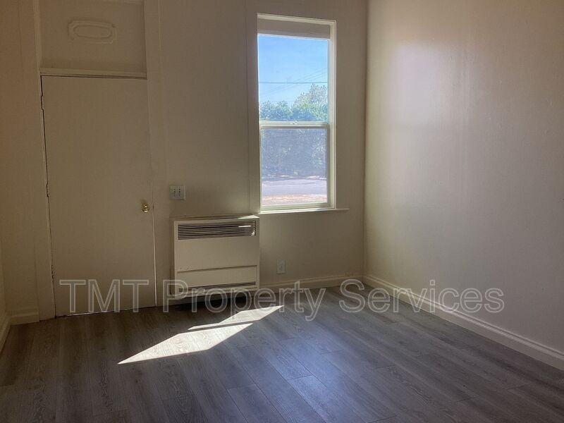 527 E Lindsay St #2 - Photo 3 of 7