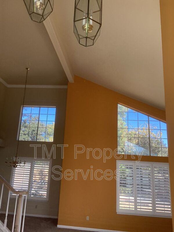 803 Carrie St - Photo 3 of 48