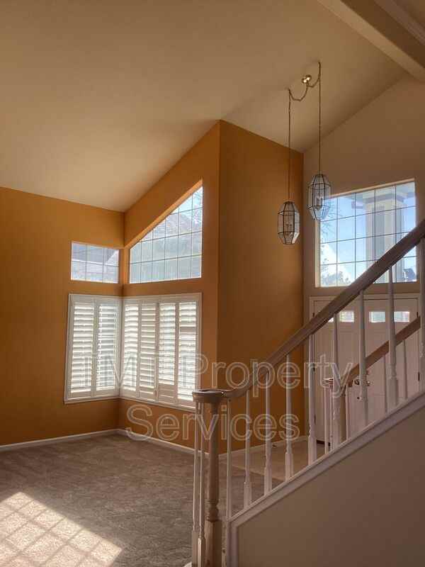 803 Carrie St - Photo 5 of 48