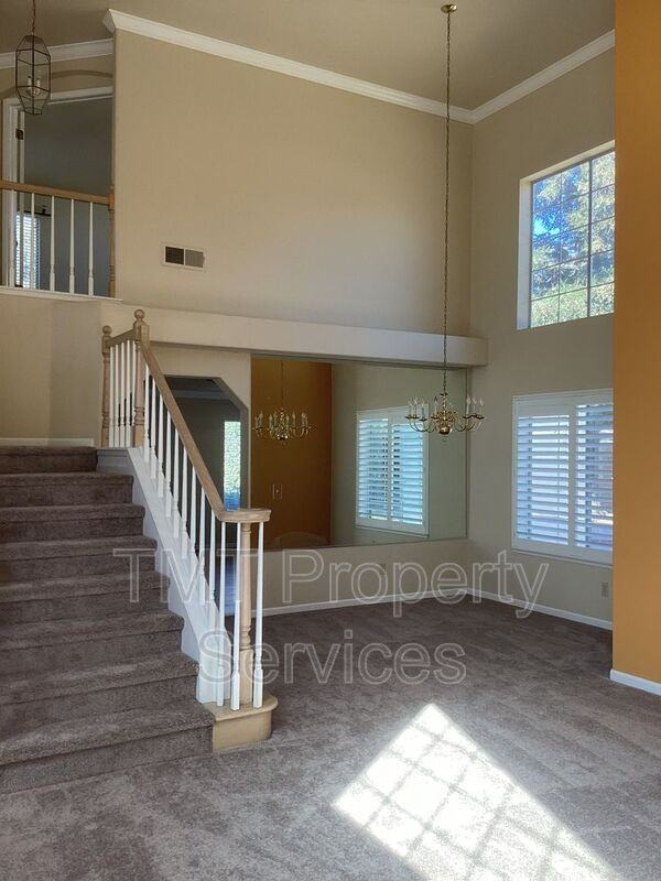 803 Carrie St - Photo 7 of 48