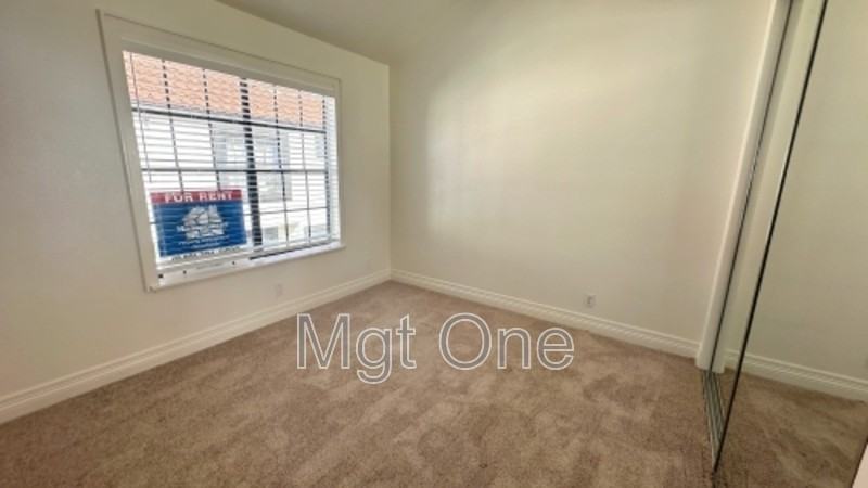 819 W 15th St - Photo 6 of 17