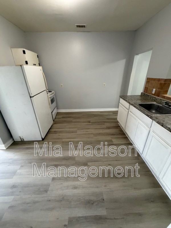 1421 Richards St - Photo 3 of 9