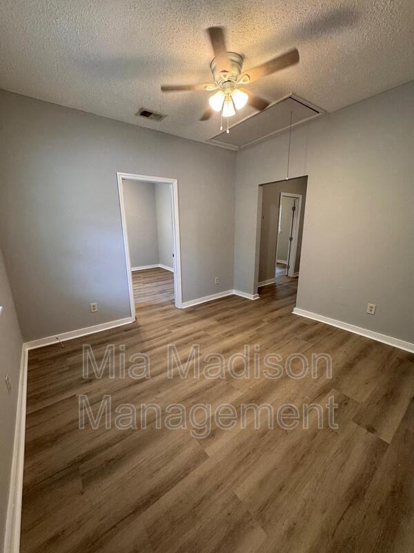 1423 Richards St - Photo 2 of 10