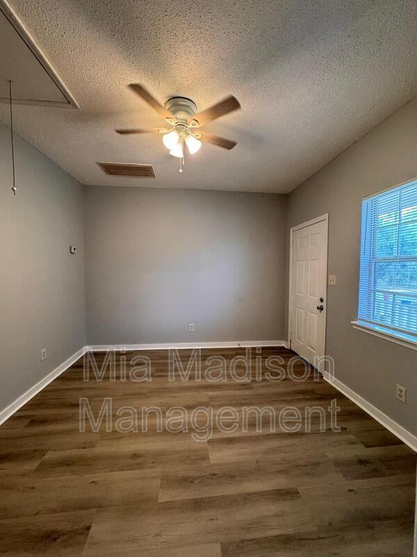 1423 Richards St - Photo 3 of 10