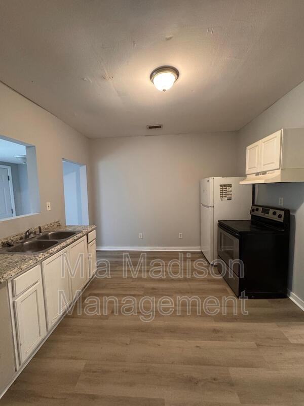 1423 Richards St - Photo 5 of 10