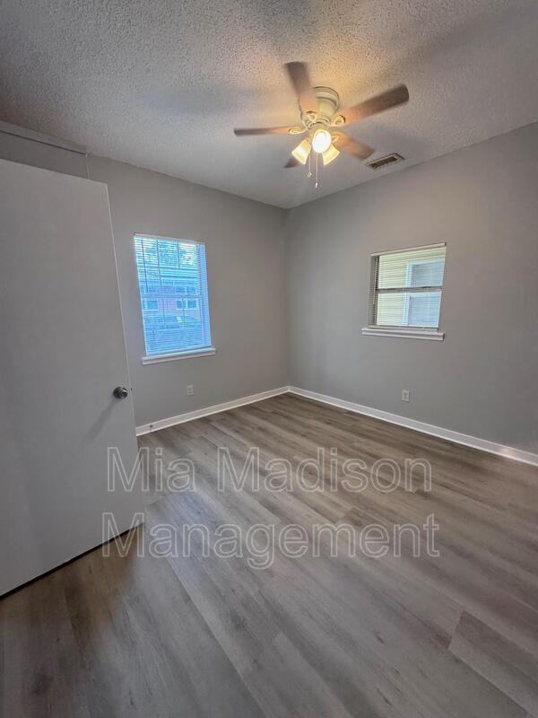 1423 Richards St - Photo 6 of 10