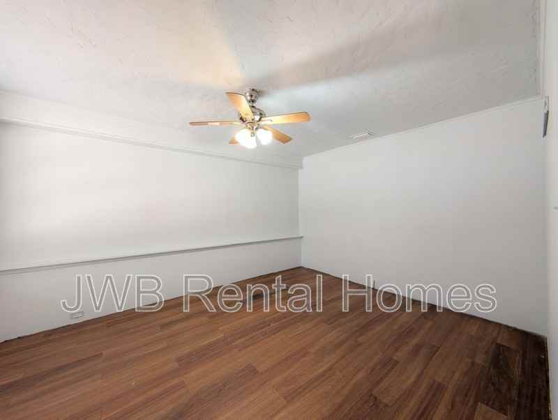 28 W 33rd St - Photo 6 of 18