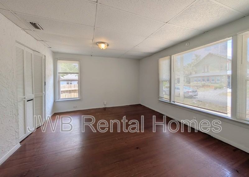 28 W 33rd St - Photo 7 of 18