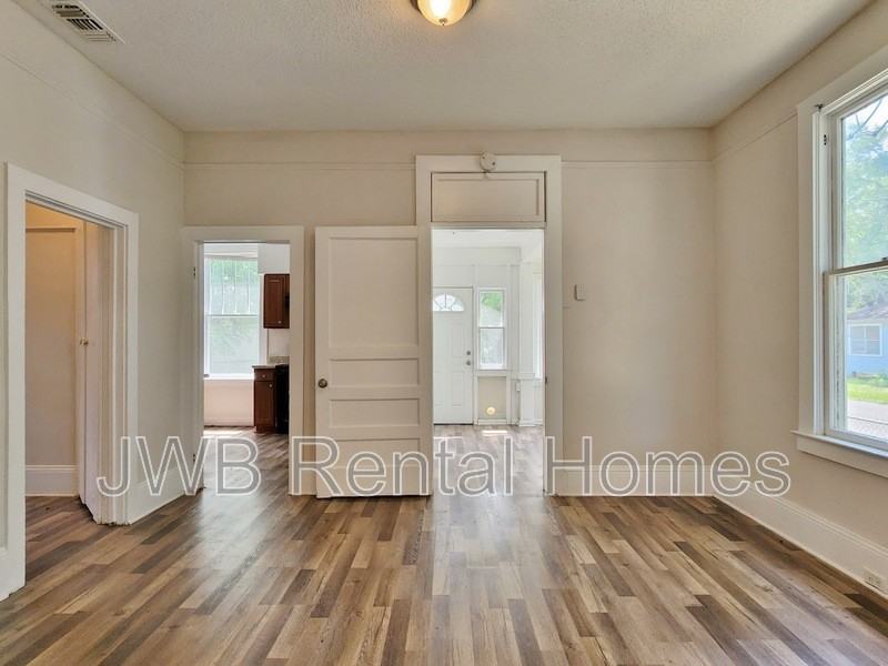 3401 N Pearl St - Photo 3 of 12