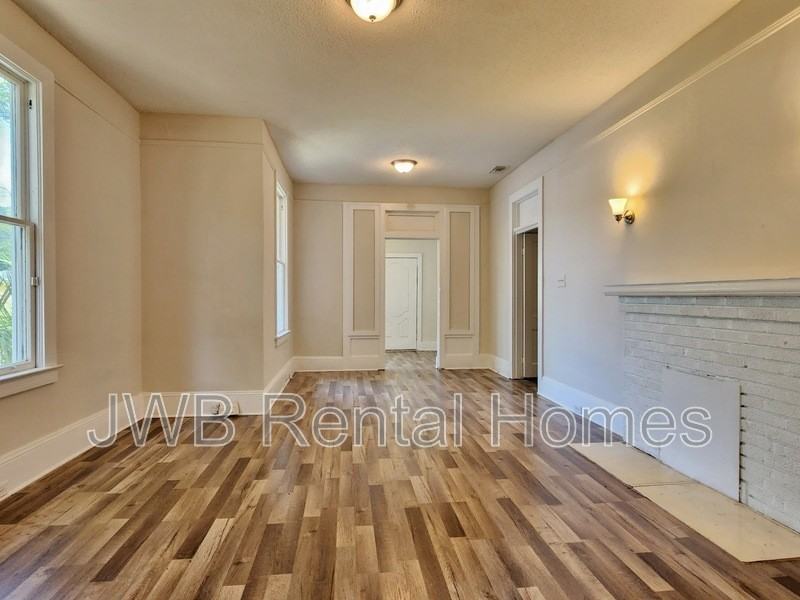 3401 N Pearl St - Photo 5 of 12