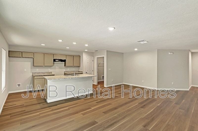 9137 12th Ave - Photo 4 of 11