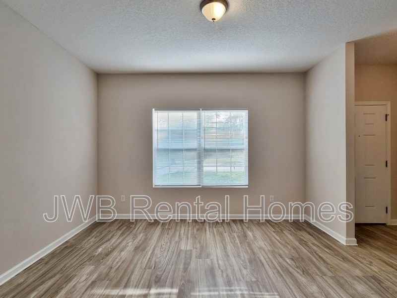 4524 Victor St - Photo 4 of 15