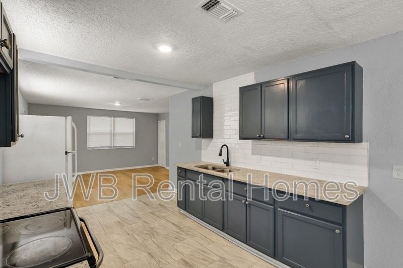 3819 Penton St - Photo 4 of 26