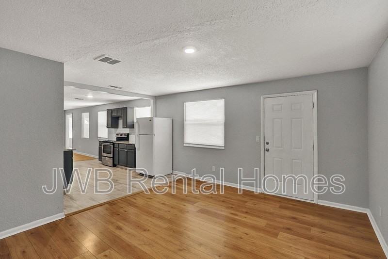 3819 Penton St - Photo 5 of 26