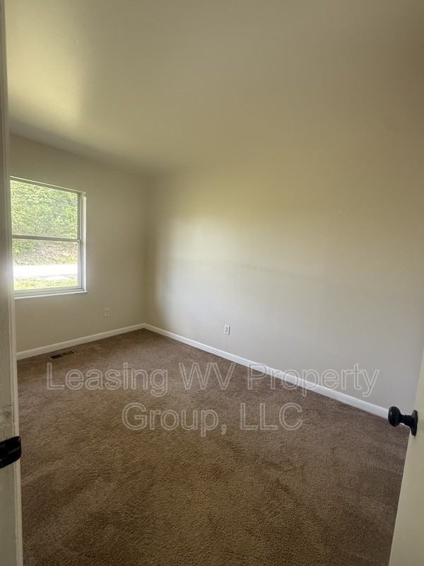 1 Surrey Dr - Photo 3 of 6