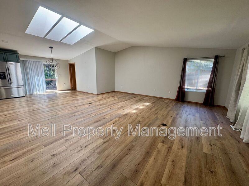 321 E Vine Maple Ln - Photo 4 of 30