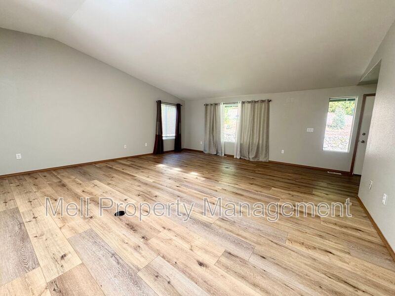 321 E Vine Maple Ln - Photo 5 of 30