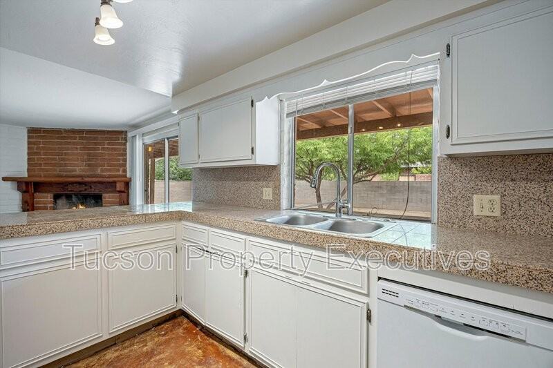 3534 N Palmer Dr - Photo 5 of 29